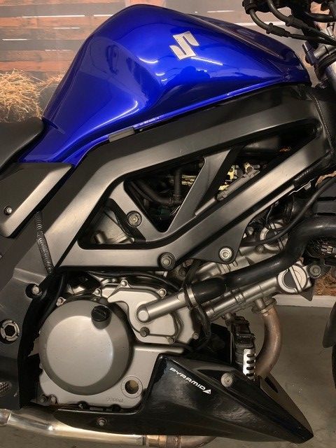 motorcycle clutch cover and side cowl view